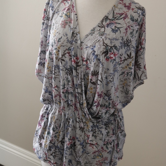 H&M Tops - H&M floral wrap top shirt size L blues